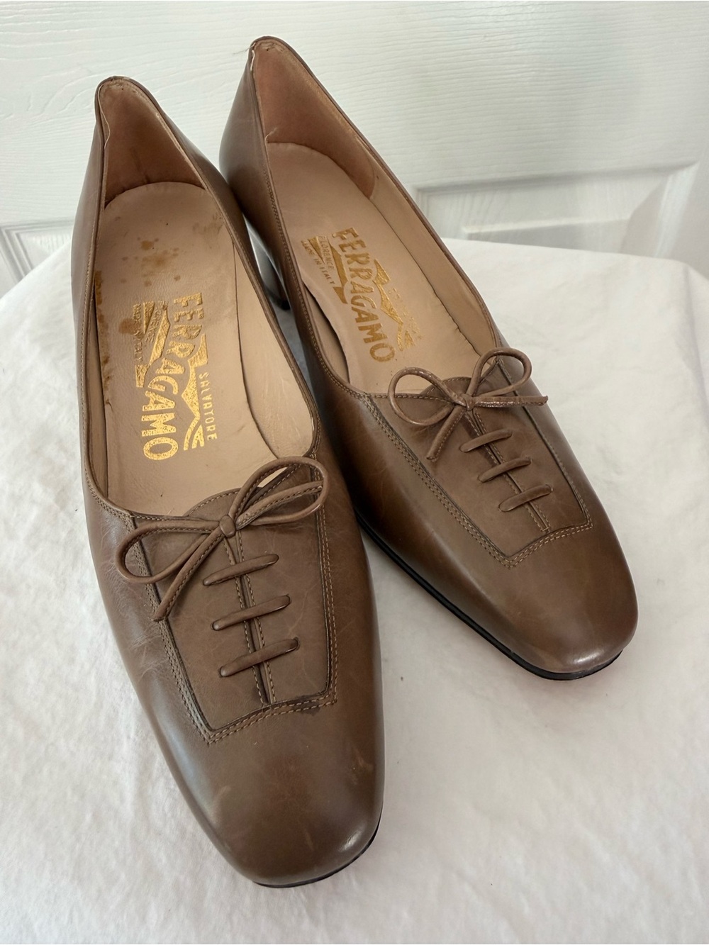 Vintage Salvatore Ferragamo Brown Leather Bow Pumps Made in Italy Size 5.5B
